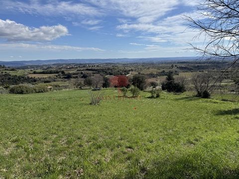 EXCLUSIVITE à vendre à 10 minutes de Gignac, dans le charmant village d'ARBORAS, superbe terrain à bâtir de 822 m2 viabilisé, exposé plein sud avec une vue panoramique sur la campagne. Vous serez certainement séduit en visitant ce terrain situé au ca...