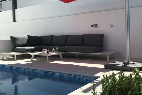 Cette villa moderne est très bien située ! Elle est située à la périphérie de Caldas da Rainha dans le village de Coto, à proximité immédiate de quelques restaurants ; délicieux et pratique ! C'est également le point de départ idéal pour explorer la ...