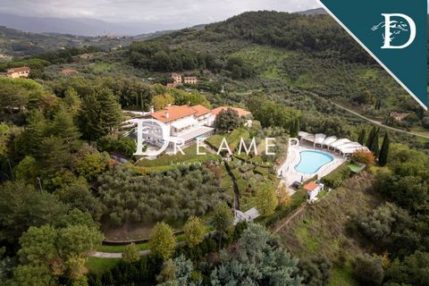 Villa de prestige avec piscine et court de tennis à vendre sur les collines de Montecatini Alto, à seulement 30 minutes de Lucques et de la côte de la Versilia et à environ une heure de Florence et Pise et de leurs aéroports. La propriété se compose ...