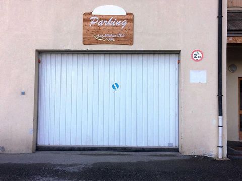 Residence Les Mélèzes d'Or is located in the heart of Les Orres 1800 ski resort, just by the main square. Being close to all amenities and a few steps from the skilifts will make your stay in Les Orres easy and convenient. Accommodation comes with a ...