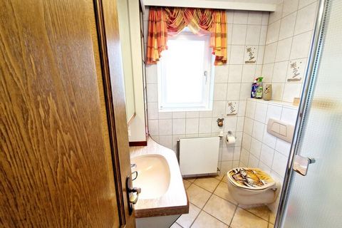 Este apartamento para sentirse bien está ubicado en una propiedad maravillosamente tranquila en Tröpolach, a poca distancia de la góndola de Nassfeld. Familias y amigos pueden pasar aquí unas maravillosas vacaciones en Carintia y tomar el sol y relaj...