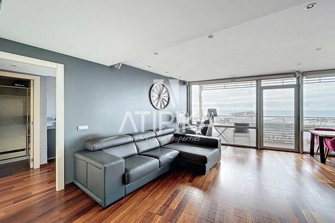 Attico in vendita di 95m² con terrazza di 18m² in un edificio moderno con vista panoramica sul mare a Sant Adrià de Besòs. La proprietà dispone di un luminoso soggiorno-sala da pranzo con accesso diretto alla terrazza di 18 m². L'angolo cottura è dot...